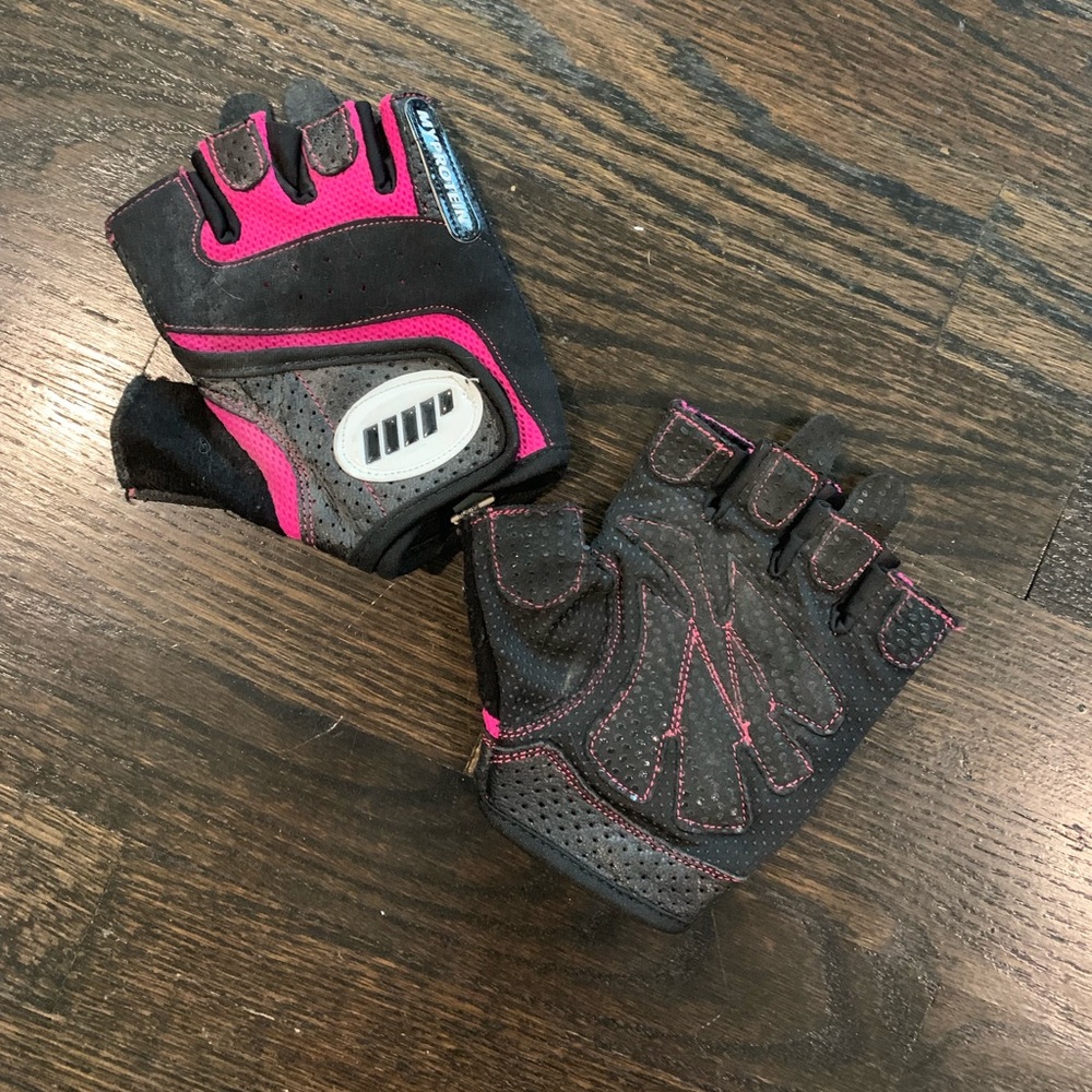 Weightlifting gloves